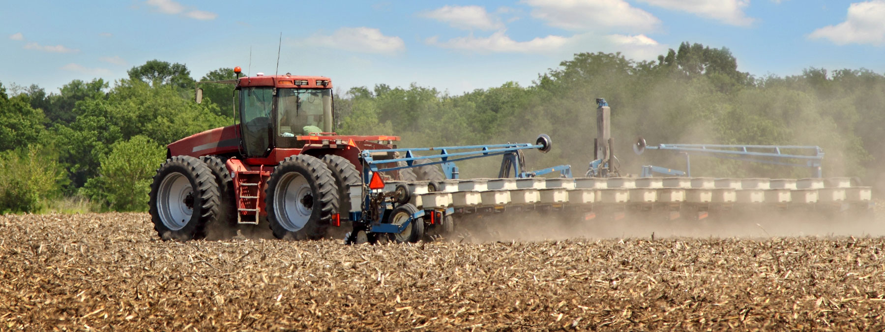 tractor-planter-field